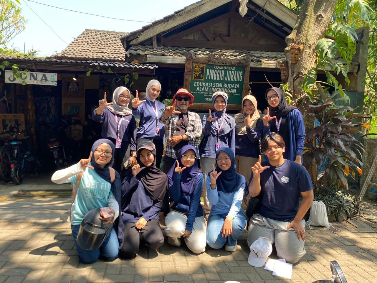 Master of Ceremony Volunteer Earth in Action x Komunitas Pinggir Jurang